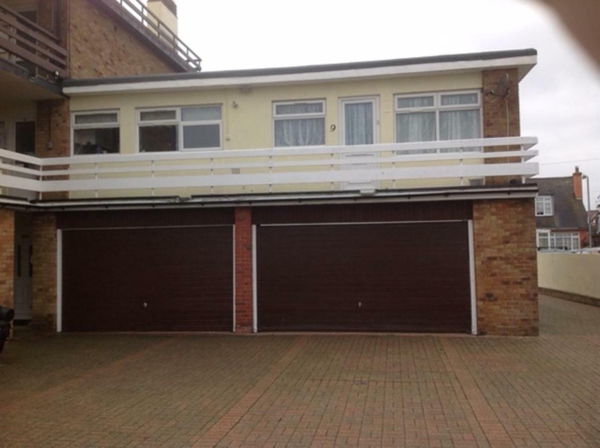 9 Gunfleet Court Апартаменты *